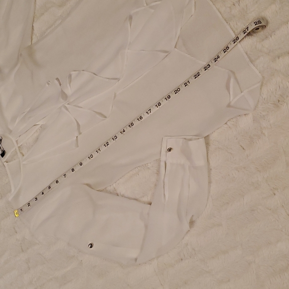 Jennifer Lopez front ruffled blouse - Picture 4 of 8